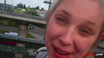 Mãe faminta fode duro o pau do enteado