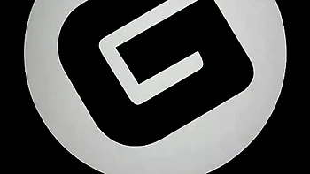 Petite trans suce et se fait baiser le cul avec grosse queue