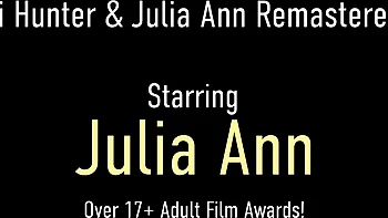 Himmlische Julia und Nikkis Pussy-Lecken