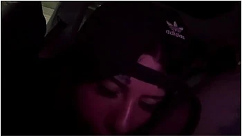 Сосала его член пока он не кончил в рот