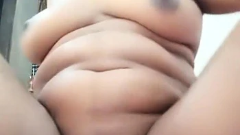 Puta india Boudi hace video de dedos mojados