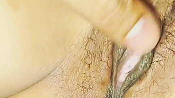 Freundin mit behaarter indischer Fotze geleckt und gefingert