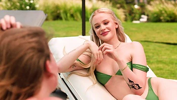 Blonde Avrora succombe au gros BBC en extérieur