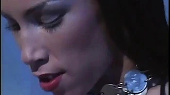 Mya Diamond fodida de cowgirl na cela