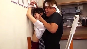 Cornudo caliente viendo la puta engañada