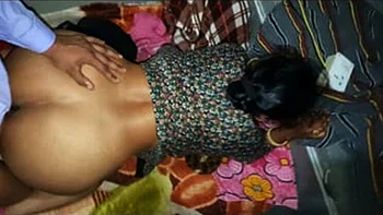 Kavita & Savita primeira foda hardcore indiana doggy e blowjob