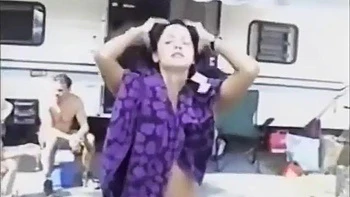 Rubia amateur chupa y folla a lo misionero