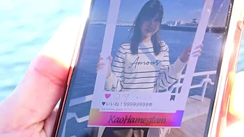 Asiatique mince baisée en bottes