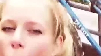 Rousse se fait creampie après une pipe et doggy hardcore