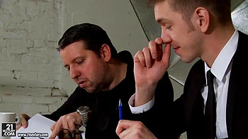 Льен Парк жестко ебет в анал и сосёт на улице