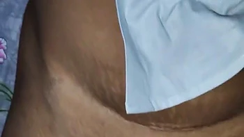 Süßes Desi-Mädchen wird am Handy gefickt