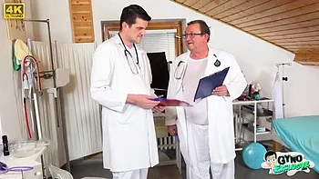 Jarushka Ross gorda fodida no exame ginecológico em ménage com médicos