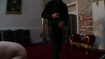 Soumise allemande humiliée et fouettée sauvagement