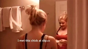 Blonde amateur baise chatte noire en doggy