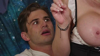 Maman femme de ménage baise en doggy et cowgirl