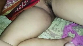 Amadora indonésia Citra pega pela madrasta brincando com clitóris e buceta grande