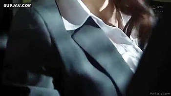 Asiática morena com creampie escorrendo por dentro