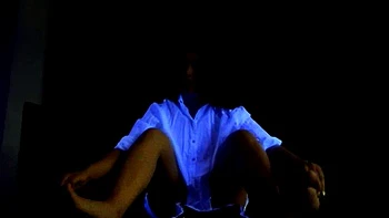 Süße Blondine fickt sich alleine