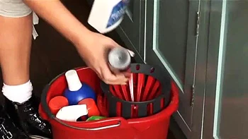 Conchita fickt die Haushälterin hart, während Mama weg ist, Cowgirl