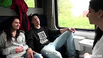 Amadora chupando pau preto, gozada hardcore