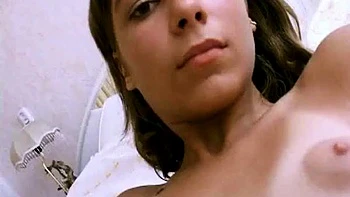 Casal maduro fode de missionário e de conchinha