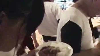 Eles fazem boquete e tomam banho juntos como se fosse normal