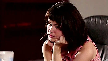 MILF jeune et ados lesbiennes baisent sauvagement