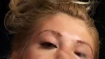 Sofia Argentine lutscht Schwanz und bekommt ein Facial