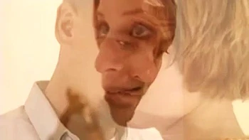 Heiße Französin lutscht Schwanz und wird missionarisch gefickt