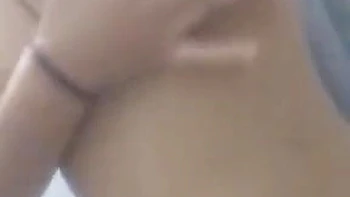 Chica india peluda y cachonda se masturba sola