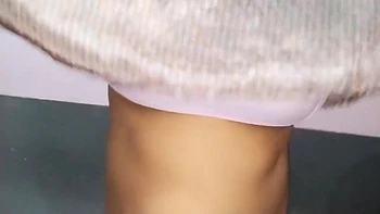 Amadora nepalesa cheinha com buceta peluda