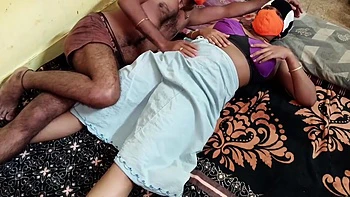 Indian Brunette's Huge Punda Gets Covered in Cum