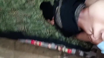 Fodi minha meia-irmã peluda a noite toda para aliviar a coceira da buceta