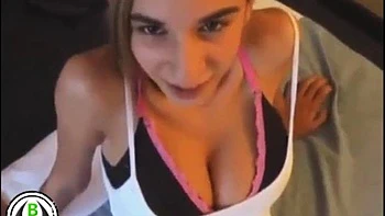 Teen fickt hart in Doggy- und Missionarsstellung