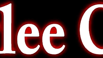 Charlee Chase, milf sexy, baise son fan