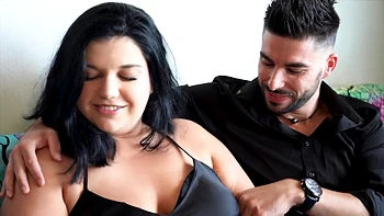 MILF tatouée française aux gros seins pour casting amateur