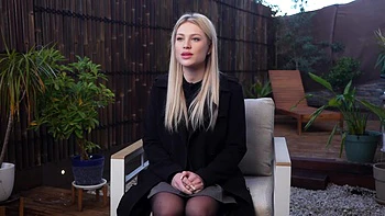 Cristal se Despede com Striptease e Seus Peitos Grandes