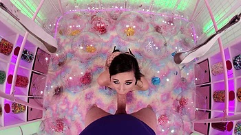 Луна Лавли жестко ебется анально с вибратором и сосёт