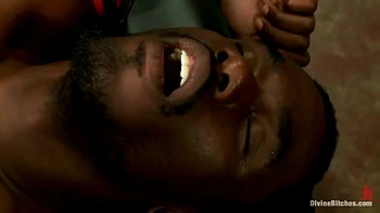 Ruiva sádica provoca BBC e não deixa gozar