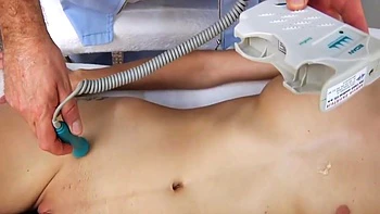 Дженни Смарт ебут в задницу её гинеколог