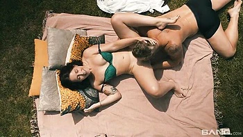 Joy Bear и Belle OHara с огромным задом и минетом в догги