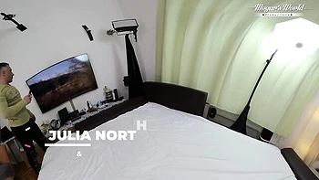 Mugur e Julia em boquete pesado e foda