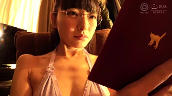 Японка сосёт и страстно целуется