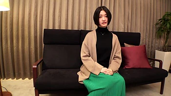 Chica asiática de cabello negro follada sin pudor