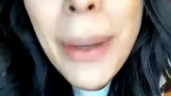 Латиночка с большой жопой мокро стриптизит