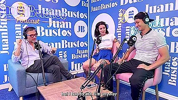 Latina morena recibe duro culo con enorme polla