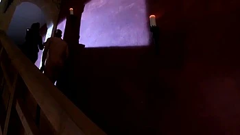 Maja Gold ama BDSM en látex con azotes y ataduras