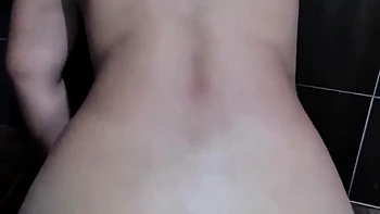 Hab sie gesehen, eingeladen und ihren dicken Arsch gefickt