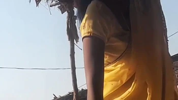 Padosan desi poilue au corps naturel qui excite doucement