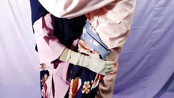 Mi padrastro me folla duro en la cocina